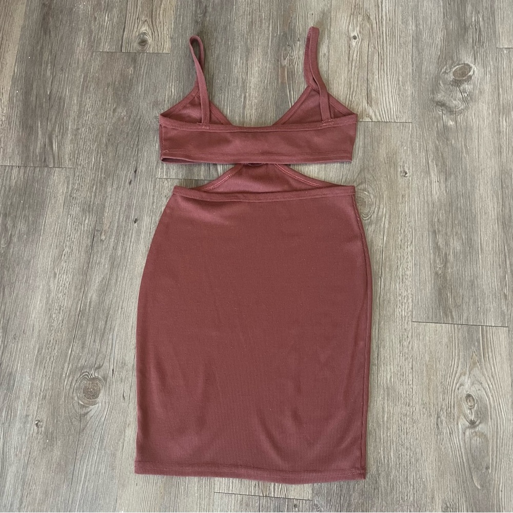 Amazon Dress - Picture 2 of 2